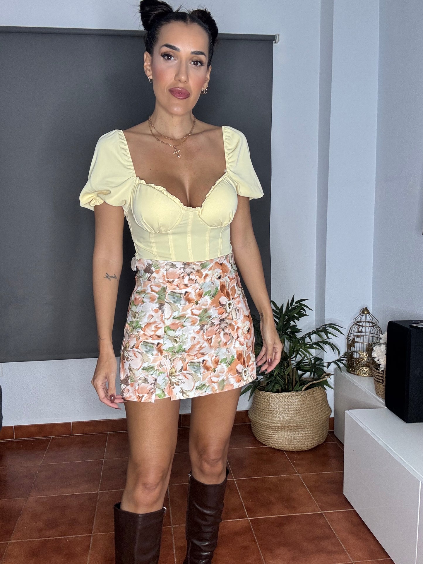 Falda short flores naranja